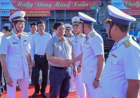 Thủ tướng dự Lễ đón tàu quốc tế, phát lệnh làm hàng đầu xuân tại cảng TCIT